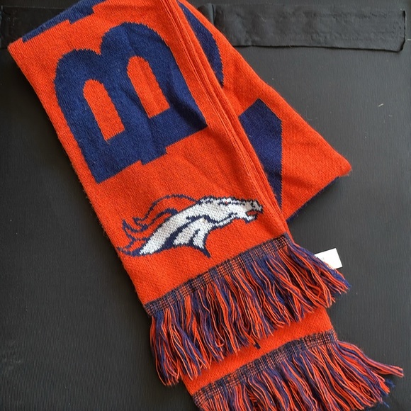 NFL Denver Broncos winter scarf - Picture 3 of 3